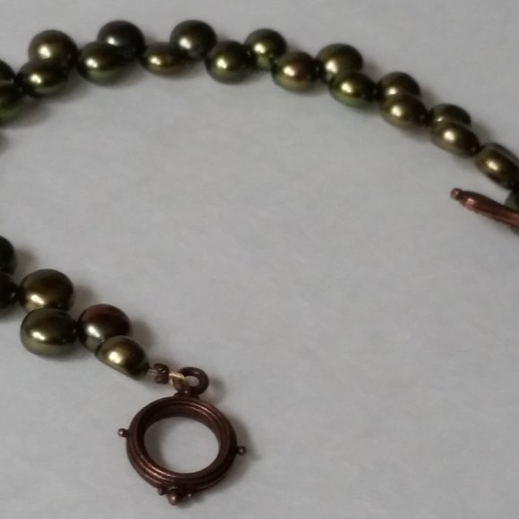 FINAL PRICE: 9" GENUINE Pearl Bracelet w/ Copper Toggle, Green - Picture 3 of 9